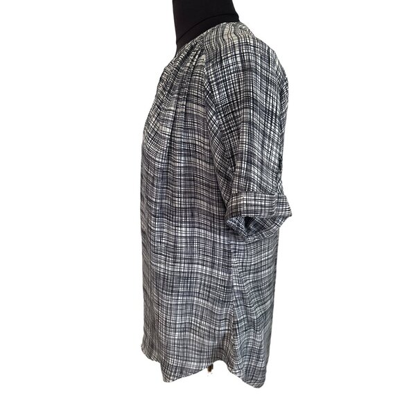 Worthington Black & White Striped Short Sleeve Lightweight V Neck Top, Small - Picture 2 of 7